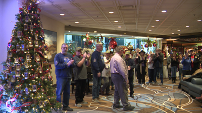 Gold Star Tree unlighting - Photo