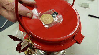 Anonymous Donor Drops Gold Coin in Reno Kettle