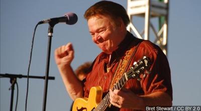 Roy Clark, Country Guitar Virtuoso, 'Hee Haw' Star Dies at 85