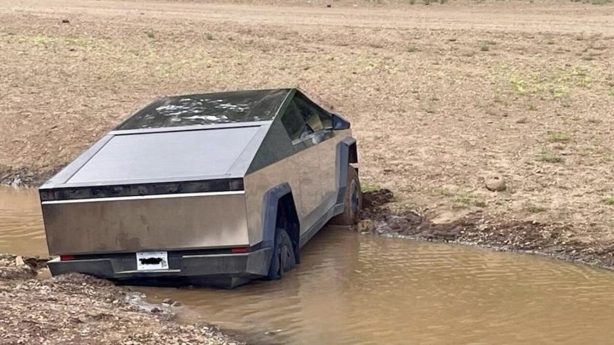 Off-road mishap in mud.jpg