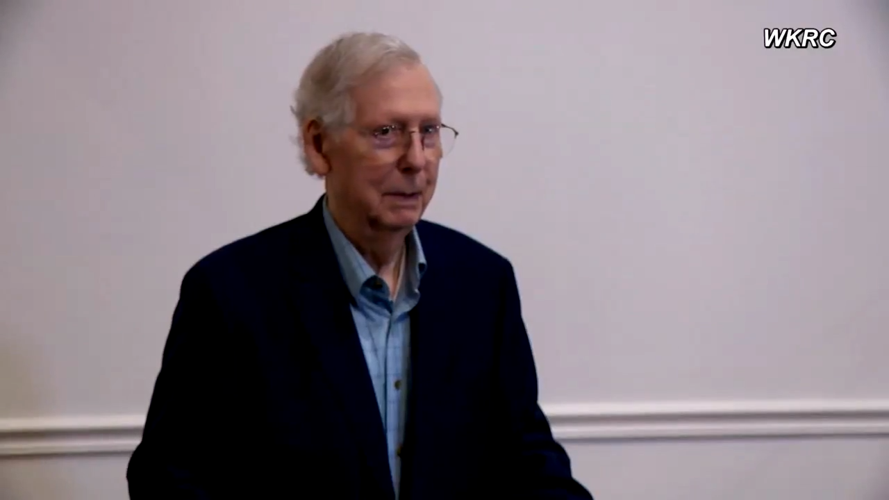 Senate GOP Leader Mitch McConnell Appears To Freeze Up Again | News ...