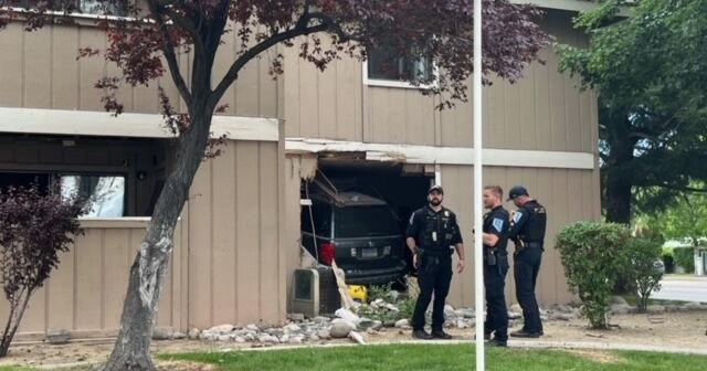 Car Crashes into Apartment Building in Sparks | News | 2news.com