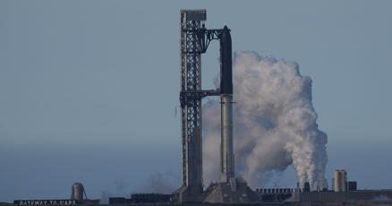 SpaceX tries to launch a bigger version of Starship but hits a series of last-minute problems