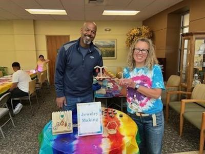 Survivor's Day Jewlery Making (002).jpg