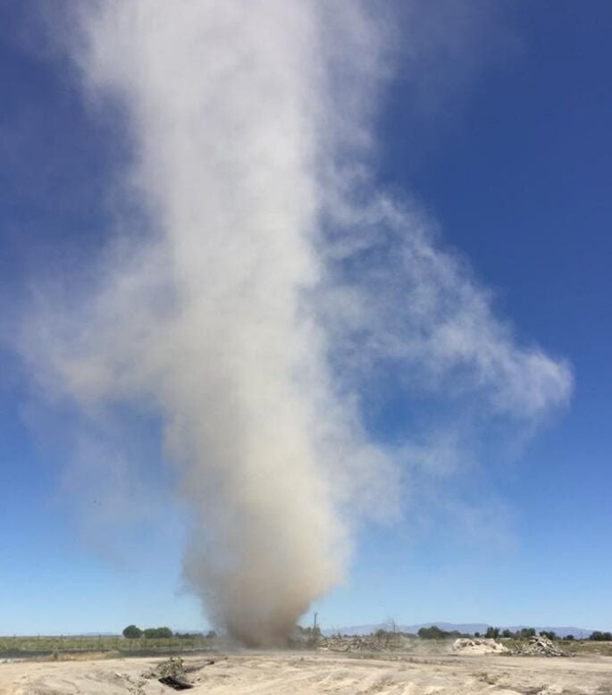 Too violent to be a dust devil, too small to be a tornado.. was in a hook  eco though… Gustnado? I'm clueless. Anyway, was in a hook eco there's that.  (05/07/2023 OC) 
