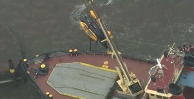 Pilot Escapes NYC Helicopter After Crash Landing