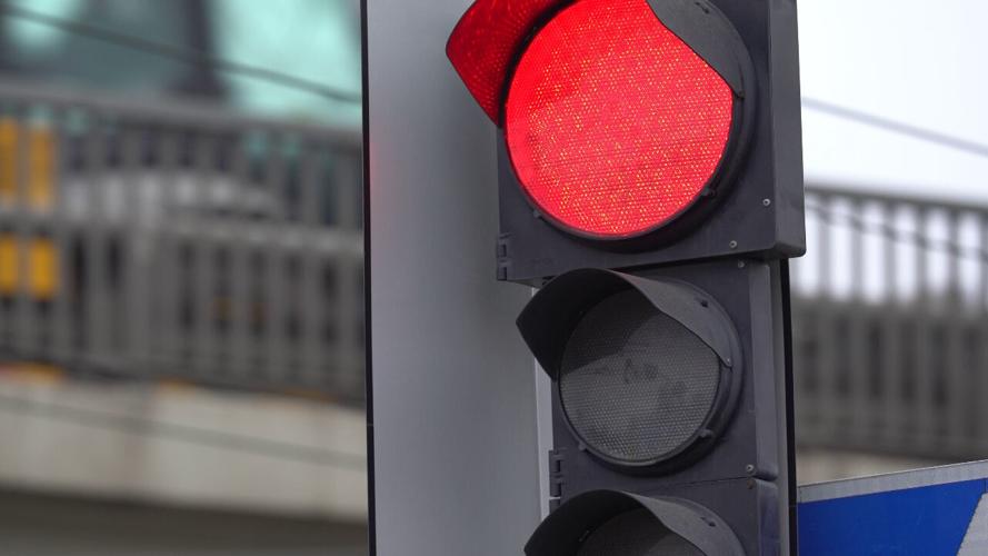 Red Traffic Light Generic - StoryBlocks .jpg