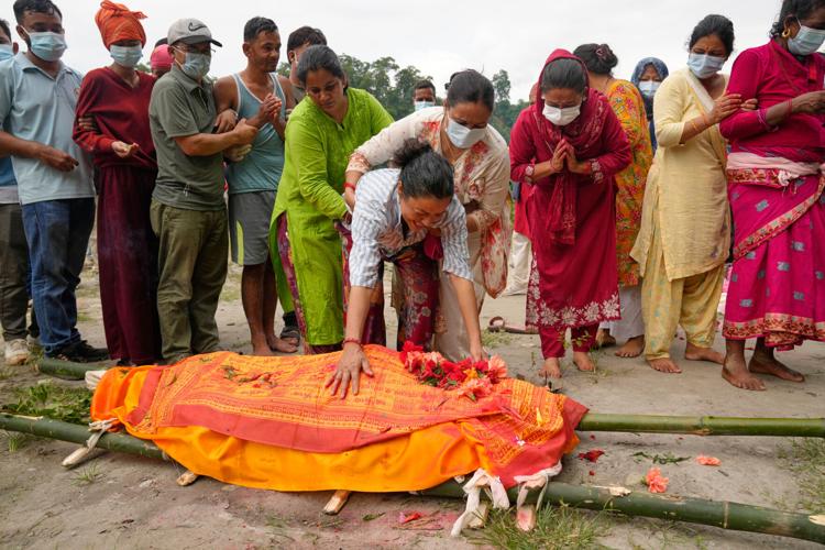 CORRECTION APTOPIX Nepal Flash Floods