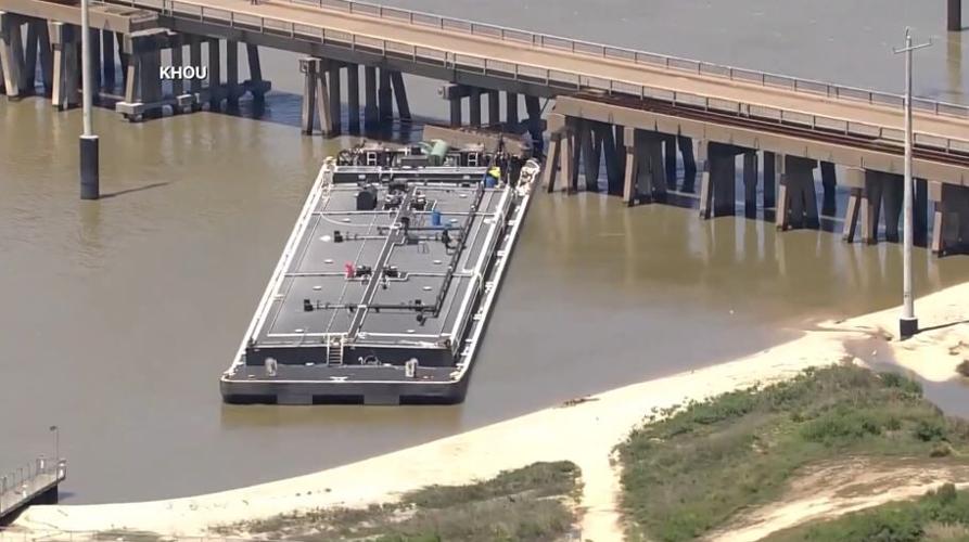 Barge hits Texas bridge