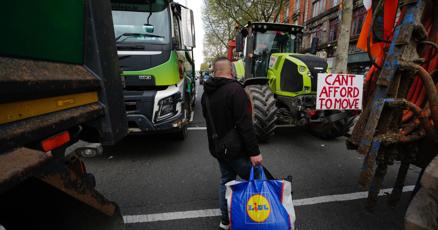 Irish police clear demonstrators to reopen refinery as fuel protest causes chaos