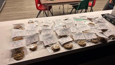 Chabad Students feed evacuees and first responders in Hawk Fire .jpg