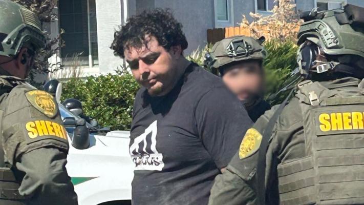 Washoe County deputies arrest wanted felon after standoff in Sparks ...