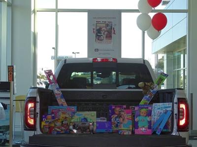 Michael Hohl Motor Company Holds Food and Toy Drive