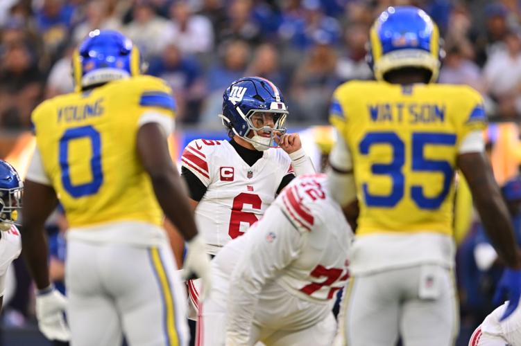 Giants Dart Football