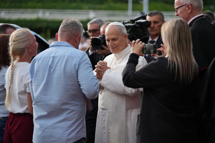 Pope Leo heads back to the Vatican as well-wishers cheer, in photos