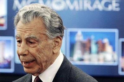 Kirk Kerkorian, Billionaire and Las Vegas Casino Mogul, Dies at 98