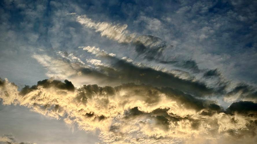 Sky shot from the Costco parking lot