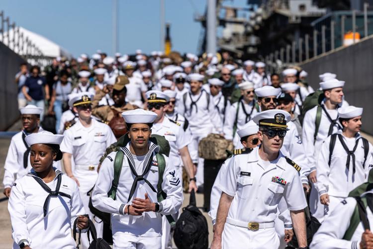 US Military Aircraft Carrier Homecoming