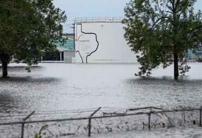 Floodwaters to Recede Around Houston by Saturday