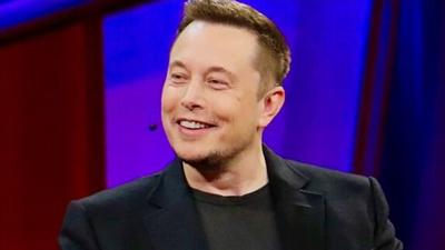 SpaceX Announces Private Moon Flight Passenger