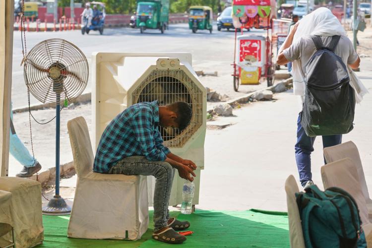 Photos show India sweltering under a severe heat wave