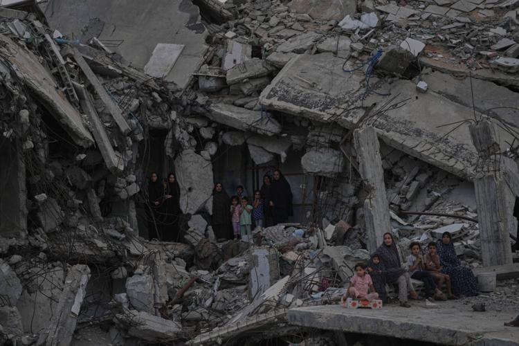 Houthis attack besieged city in Yemen and other top photos from the Middle East