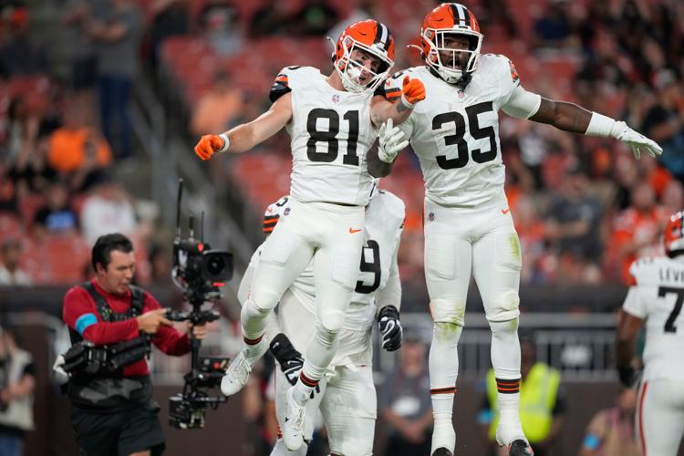 Patriots Browns Football