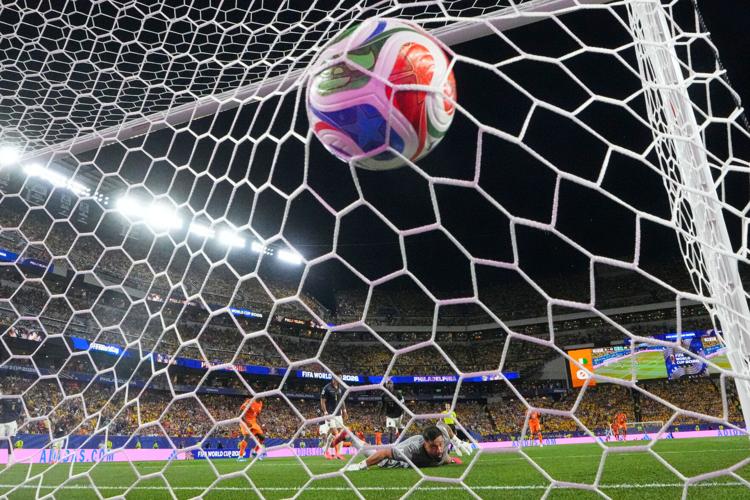 APTOPIX Ecuador Ivory Coast WCup Soccer