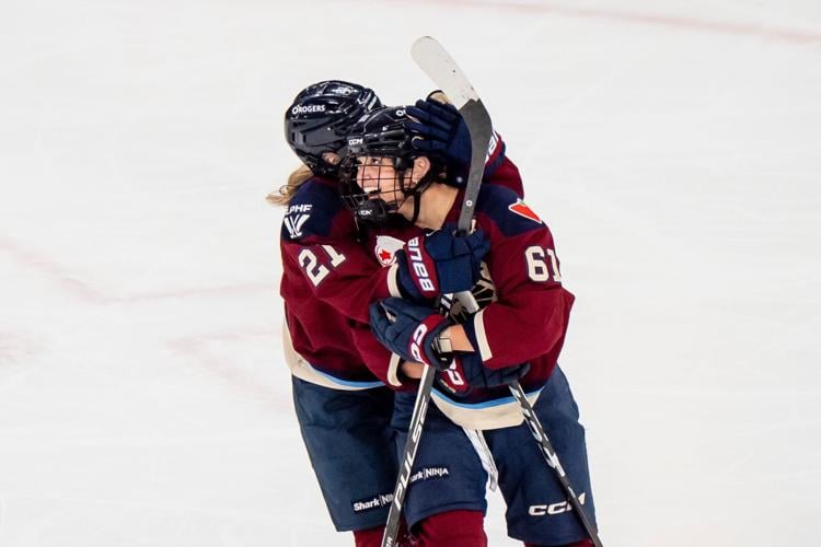 PWHL Charge Victoire Hockey
