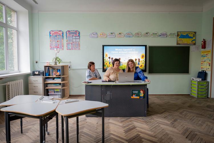 Pupils return to school in Russia and Ukraine as Kyiv students shelter from air raids, in photos