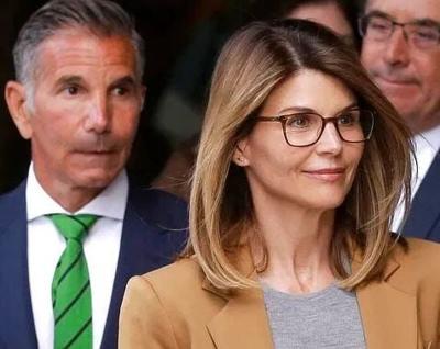 Loughlin, Husband Plead Not Guilty in College Admissions Scam Case