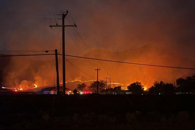 Winnemucca Mountain fire, night glow