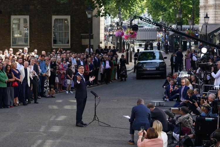 Andy Burnham becomes Britain’s new prime minister as Starmer resigns, in photos