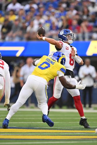 Giants Rams Football