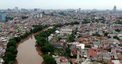 16 Dead, Thousands Caught in flooding in Indonesia's Capital