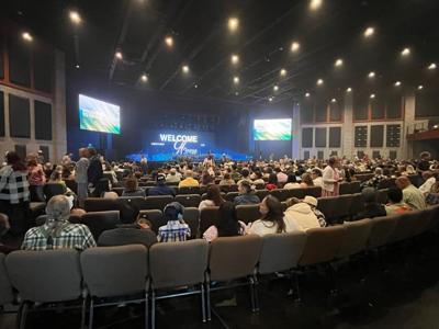 Thousands pack Northwest Reno church for Easter service