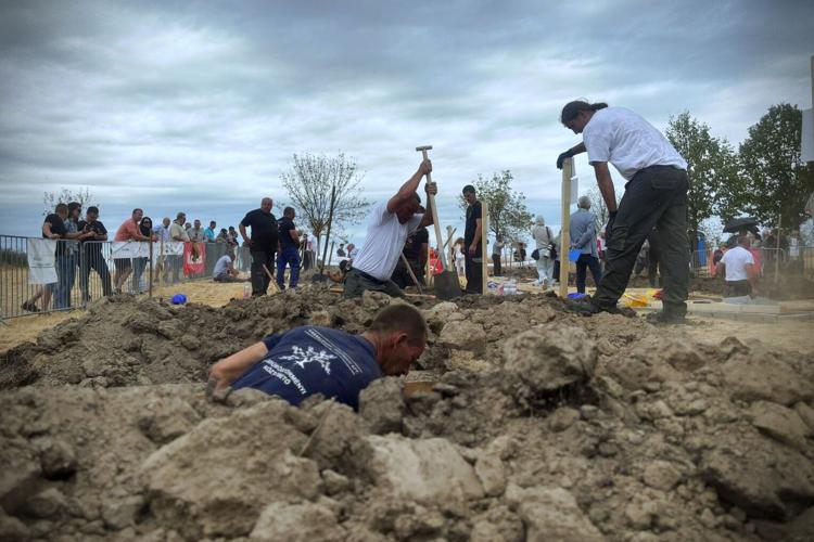 Hungary Grave Digging Contest