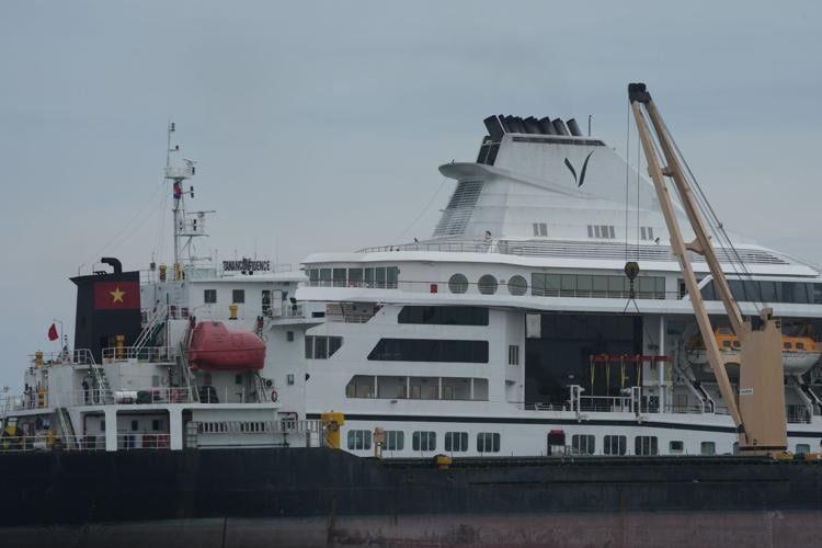 Cambodia US Cruise Ship