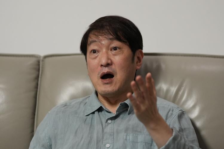 South Korea One Handed Pianist