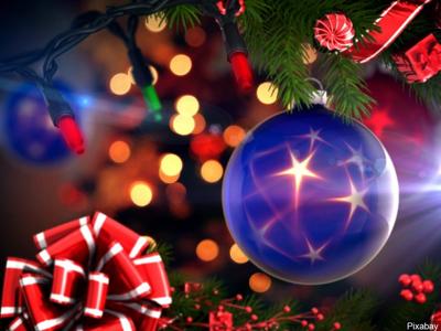 Shoppers Hit The Stores For Last Minute Christmas Gift Shopping