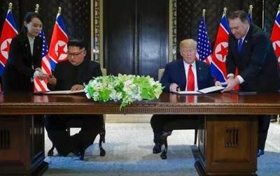 Trump-Kim Shake Hands, Commit to 'Complete Denuclearization'