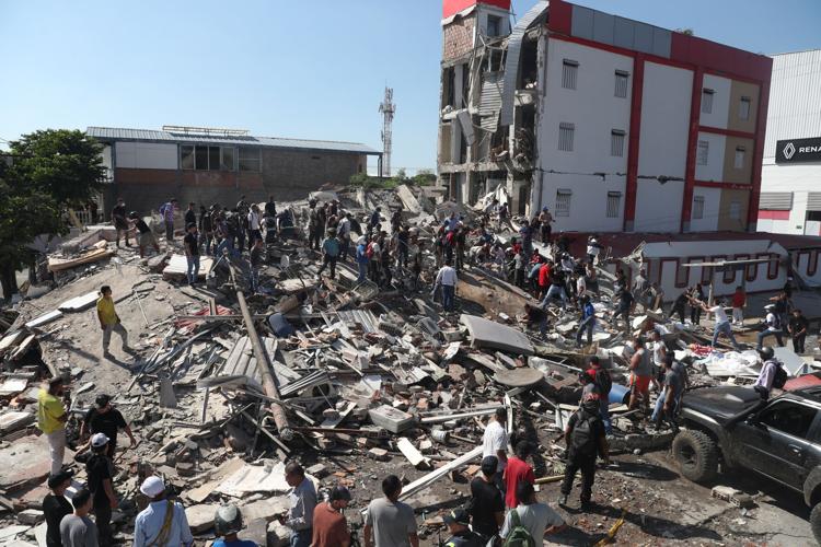 Deadly 7.4-magnitude earthquake hits Colombia, leaving widespread destruction, in photos
