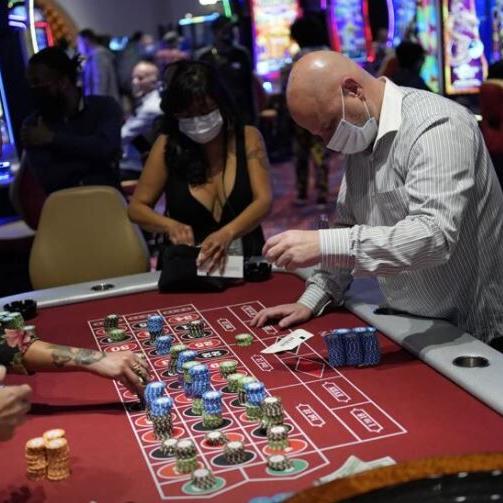 Hot streak: Nevada casinos win record $13.4 billion in 2021
