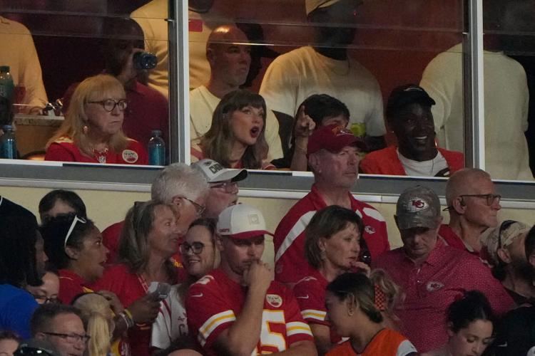 Broncos Chiefs Football