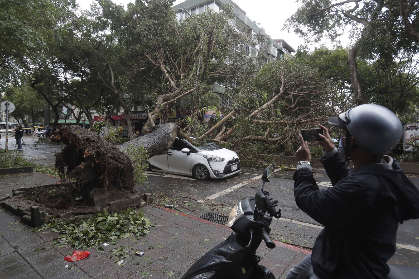 Taiwanese Driver Recounts His Narrow Escape During Typhoon Kong-rey ...