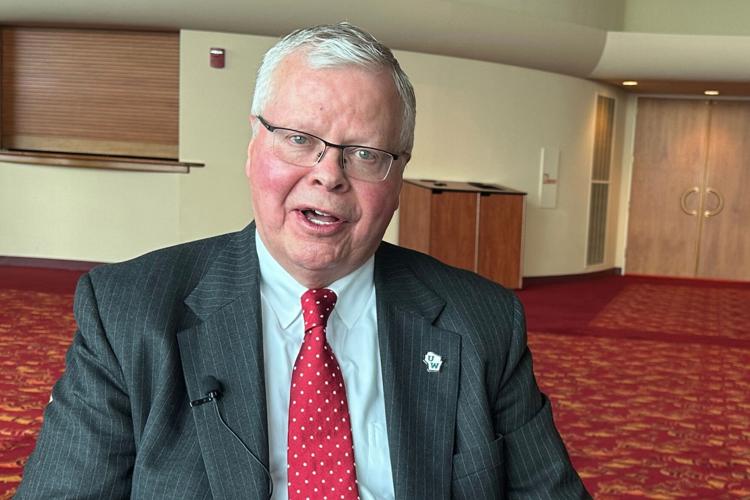 UNIVERSIDAD DE WISCONSIN PRESIDENTE