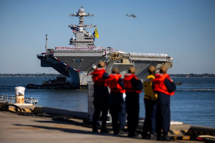 US Military Aircraft Carrier Homecoming