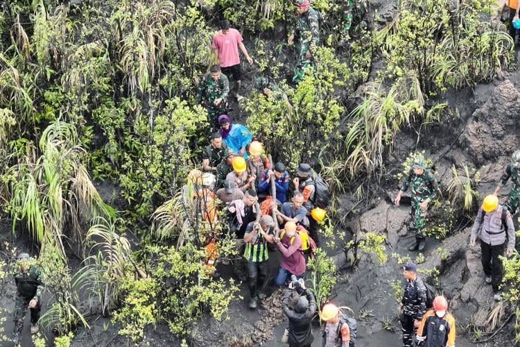 Indonesia Volcano Hikers Killed