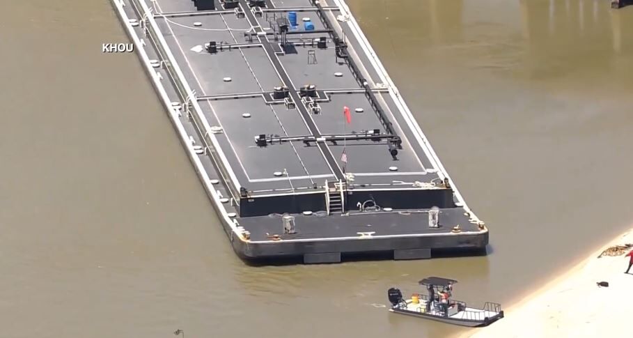 Barge hits TX bridge