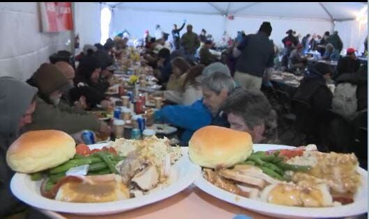 1000+ attend THE ROW's Free Thanksgiving